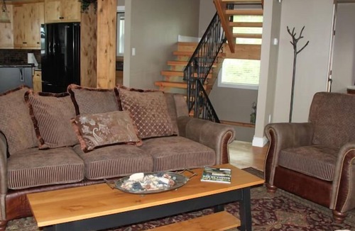 Fowler Lake House | FireSong Resort Village