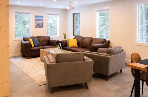 Nelson Cabin | First Chair Lodge & Retreat Center- 10 min from Whitewater & Nelson; Sleeps 19