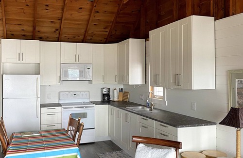 Rideau Lakes Cottage | Fishing/family cottage (Renovated) on beautiful Lake Opinicon (Kingston-Ottawa)
