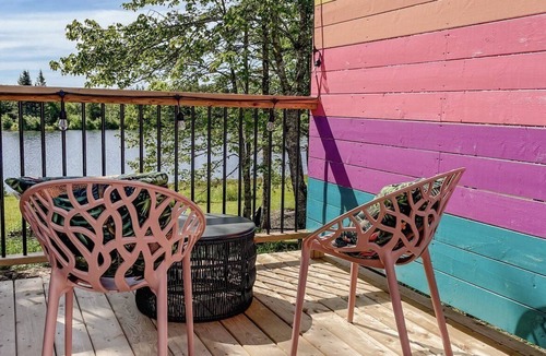 Erbs Cove Apartment | Flora studio on the lake - minutes from St Martins!