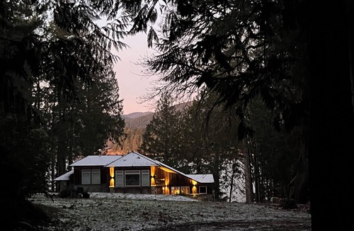 Juan de Fuca Electoral Area House | Forest and ocean 4-bedrooms design house