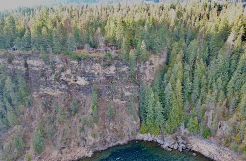 Central Kootenay House | Forest Nook