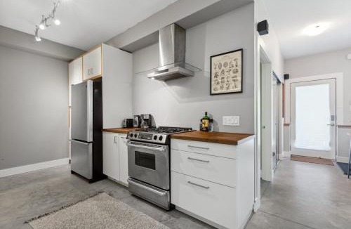 Caulfeild House | Forest Retreat with Terrace near Horseshoe Bay Ferry and Marina