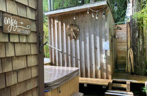 Ucluelet House | Forest Sweet Retreat Hot Tub & Wood Fired Sauna