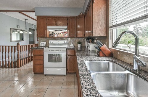 Maple Ridge Villa | Fort Sarina -New! 5 BR Villa Free car/RV parking close to Golden Ears Adventures