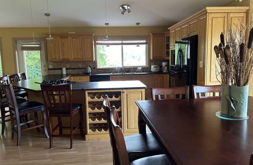 Langley House | Fort Wine Burrow: 8 Guest Rental Home