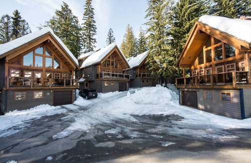 Rossland Cabin | Four Bedroom | Sleeps 7-9 | White Wolf Cabins