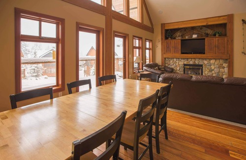 Rossland Cabin | Four Bedroom | Sleeps 7-9 | White Wolf Cabins