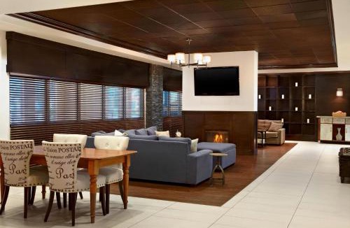 Northwest Calgary Hotel | Four Points by Sheraton Hotel & Suites Calgary West