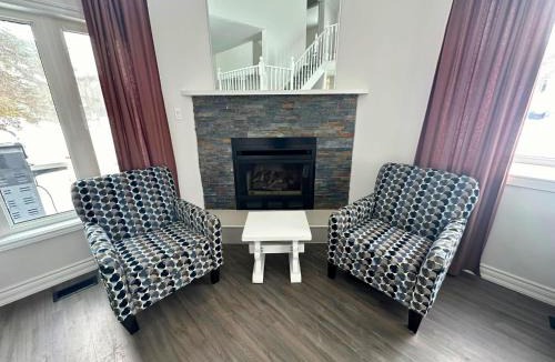 Collingwood House | Four Season Family Retreat with Pool Access