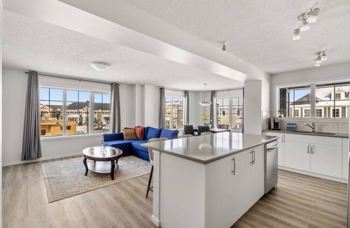 Airdrie House | Free Banff Access » AC » Garage » Family Friendly