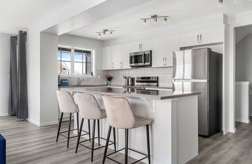 Airdrie House | Free Banff Access » AC » Garage » Family Friendly