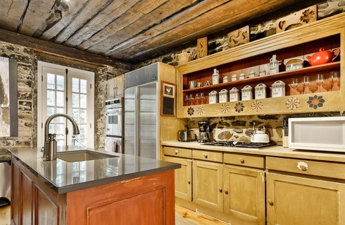 Ville-Marie House | FREE PARKING | MAJESTIC Old Port Gem | POOL table - Super host on Airbnb