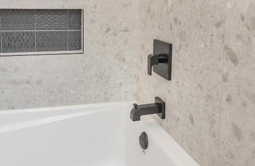 Brossard Apartment | FREE PARKING PRIME LOCATION NEW MODERN CONDO