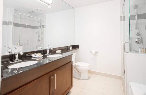 Downtown Winnipeg Apartment | Free Parking & Wi-Fi! Amazing One Bedroom Suite