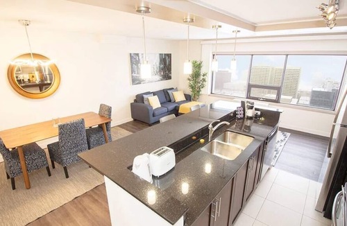 Downtown Winnipeg Apartment | Free Parking & Wi-Fi! Amazing One Bedroom Suite