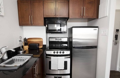 Downtown Winnipeg Apartment | Free Parking & Wi-Fi! Luxury Studio Suite