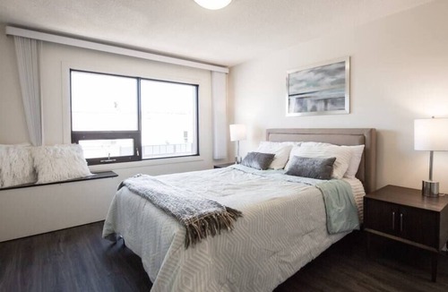 Downtown Winnipeg Apartment | Free Parking & Wi-Fi! One Bedroom Suite Downtown