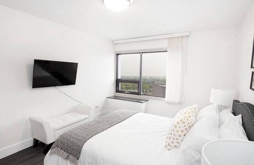 Downtown Winnipeg Apartment | Free Parking|WiFi|Insuite Laundry|1 bedroom suite