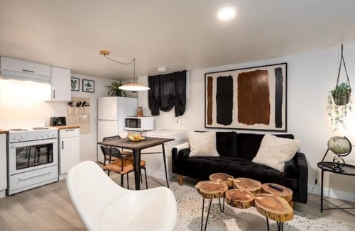 Old Strathcona House | Fresh University & River Valley - 2 Bedroom