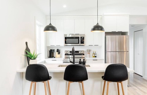 Winnipeg House | *Friendly South | Free Parking | 15 min Downtown*