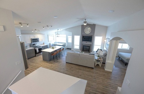 Grande Prairie House | Full House with AC | BBQ | Free WiFi | Smart TVs