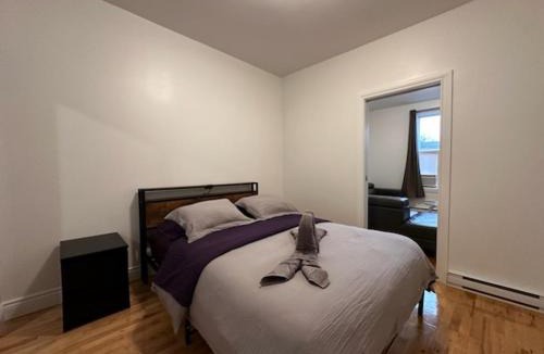 Verdun House | FULL KITCHEN 10MIN from DTOWN Room B