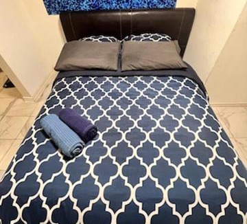 Verdun House | FULL KITCHEN 9min from DTOWN Room B