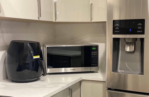 Langley House | Fully equipped 4b3b house 3 minutes drive to Highway 1