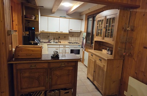 Leysin Ski Chalet | Fully-equipped family chalet with large garden 300m from lifts.