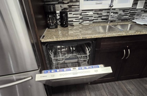 Regina House | Fully Furnished Basement Suite