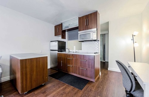 York University Heights House | Fully Furnished Bright and Luxurious Bedroom in North York-1