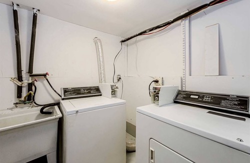 York University Heights House | Fully Furnished Bright and Luxurious Bedroom in North York-1