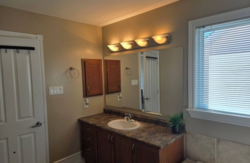 Ottawa Division House | Fully furnished house in Ottawa's Barrhaven Neighbourhood. Pool table