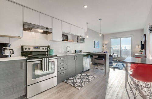 Crescent Heights Apartment | Fully Furnished Modern & Bright 2 Bedroom 2 Bathroom - views of downtown