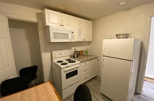 Cabbagetown South House | Fully furnished rooms near Eaton Centre, ten minutes walk from Dundas Station