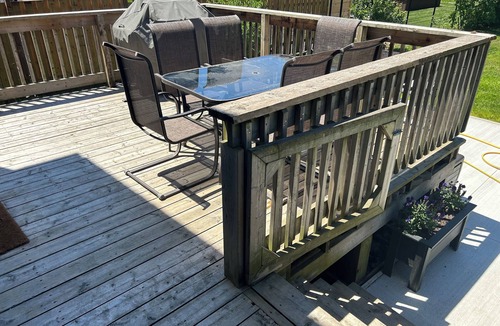 Kincardine Cottage | Fully Renovated Cottage on Queen, 3min walk from Beach and Downtown Adventures!