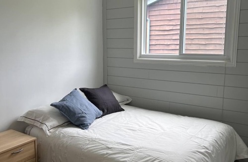 Port Elgin Cabin | Fully Renovated Cozy Cottage, 1 minute walk to beach, park, trails, & splash pad