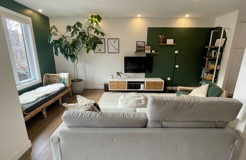 Verdun House | Fully renovated modern family home. 1 min walk to waterfront!