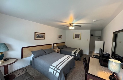 Edgetts Landing Hotel | Fundy Rocks Resort Motel Dbl Room Minutes to Hopewell Rocks