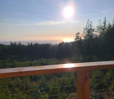 Juan de Fuca Electoral Area Bed & Breakfast | Funky Forest Bnb