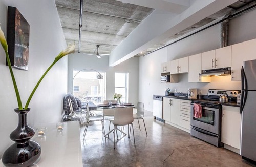 Mile End Apartment | Furnished and Modern Mile End Loft