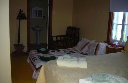 Saint Zenon Bed & Breakfast | Gîte des Hauteurs et Café de la place