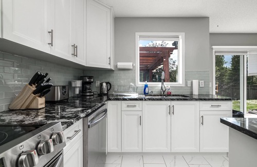 Northwest Calgary Villa | G@Home Whole House in ValleyRidge/#1 to Banff/COP