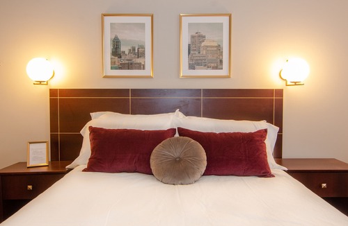 Gay Village House | Garden Hotel Room in front of Metro and in the heart of the city