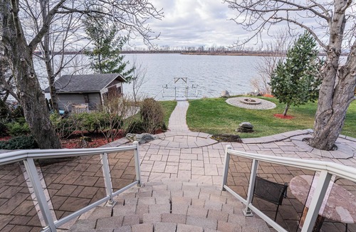 Montreal House | Garden-Lake Access: Sunroom w/15m DT & Parking