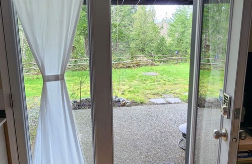 Shawnigan Lake House | Garden level basement suite close to Shawnigan Lake B.C.