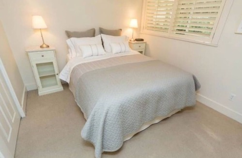 South Granville Condo | Garden level condo in chic & central #southgranville