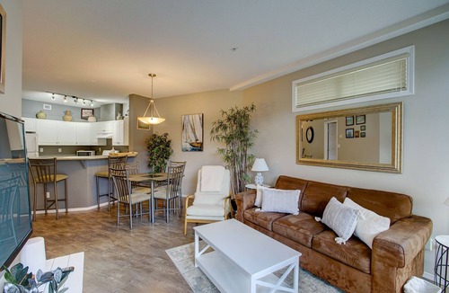 Central Okanagan Condo | Garden level getaway at Discovery Bay
