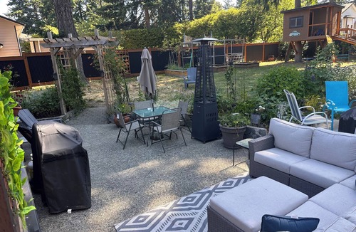 Colwood House | Garden-Level Suite in Quiet Colwood Neighbourhood